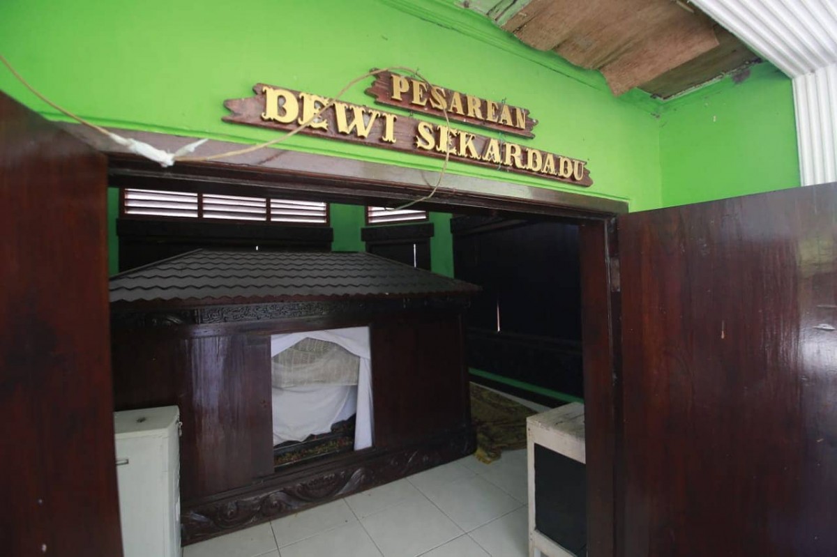 makam-dewi-sekardadu-1
